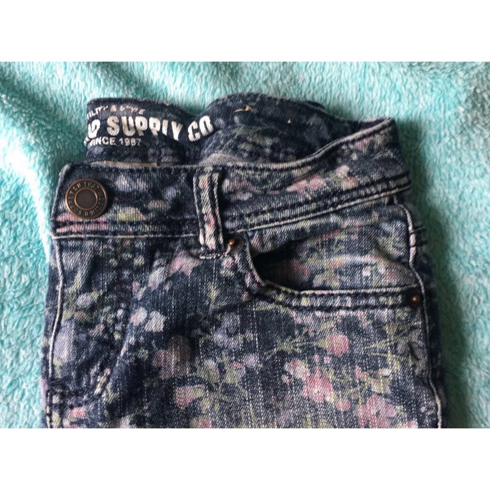Floral Print Skinny Jeans - Picture 5 of 8